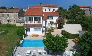 Apartments Ella - Tar