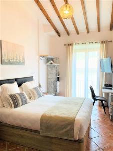 Double or Twin Room with Mountain View room in Casa Bougainvillea