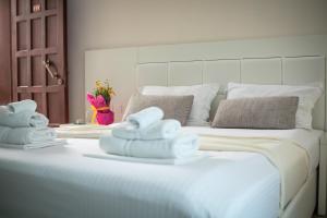 Deluxe Double Room room in Macedon