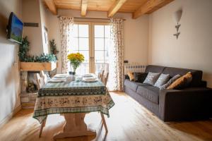 TRILOCALE ALPES: DIMENTICA LAUTO E RILASSATI