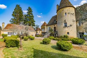 Villas Villa avec piscine sur le domaine d'un chateau : photos des chambres