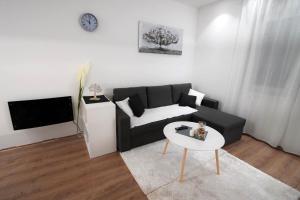 4TREES Airport Apartments and Rooms