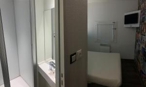 Hotels hotelF1 Saint Witz A1 Hotel : Chambre Cabrio avec Salle de Bains Privative