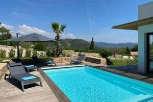 Villa Maria 12 pers piscine chauffée 5 min plage en voiture - Cirendinu