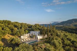 MariAndry Villa, Secluded Retreat with Pool, BBQ & HotTub, By ThinkVilla
