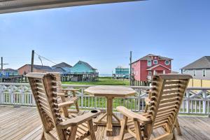 Ocean View + Wraparound Deck: Crystal Beach Home!