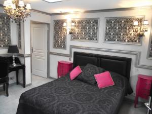 LES BELLES ÉPOQUES B&B - JACUZZI - PISCINE - TERRASSES - BRUMISATEURS - Proche Puy du Fou photo 6