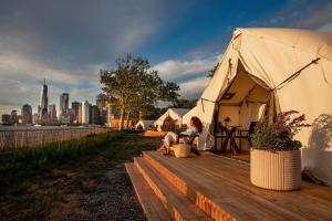 Deluxe King Room room in Collective Governors Island