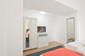 No 8 Westbay Apartment