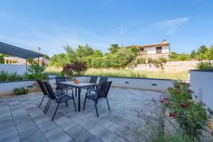Apartment Monika with private pool in Porec