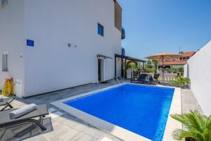 Apartment Vedran with pool, near Porec