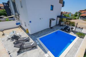 Apartment Vedran with pool, near Porec