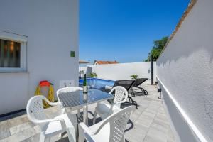 Apartment Vedran with pool, near Porec