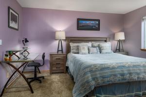 Blue Granite Off Main Townhome: Updated, Great Location