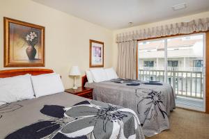 Deluxe Double Room with Side Sea View room in Sea Spiral Suites