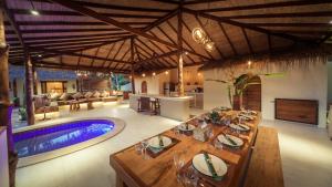 Baan Bai Mai, 2 villas, 8 bedrooms for 16 guests