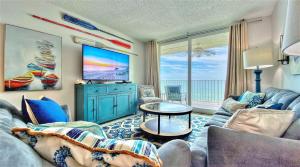 Apartment with Sea View room in Sand Castle by Teeming Vacation Rentals