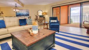 Apartment with Balcony room in Reef Club by Teeming Vacation Rentals