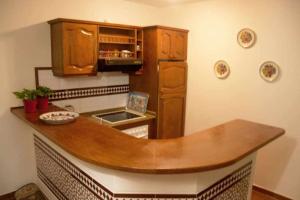 Apartamento con jardín y piscina B