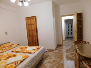 Apartment with Terrace room in Szamóca Vendégház