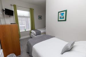 Twin Room room in California Guest House