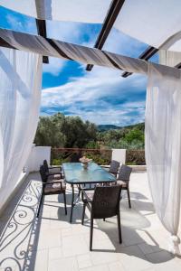 Luxury Rustic Villa Mountain View