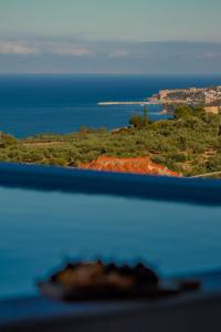 Georgiannas suite with private pool , greysuite