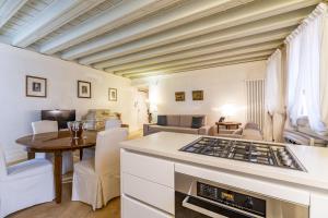 Gondola Luxury - Campo Santi Filippo e Giacomo by Wonderful Italy