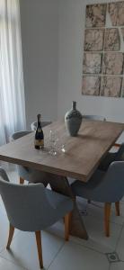 Dr. J. Spon Apartment