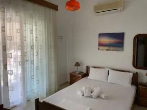 Nikos Rooms - Néa Péramos