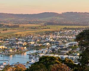Kinoie Mornington - OCEANVIEW