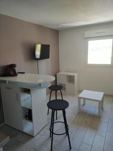 Appartements Charmant studio avec piscine et clim (en ete) : photos des chambres