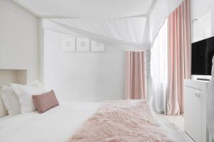 Exclusive Double Room with Balcony room in Hotel Home Florence