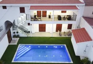 Kamaroporta Luxury Apartments - Ayios Theodhoros