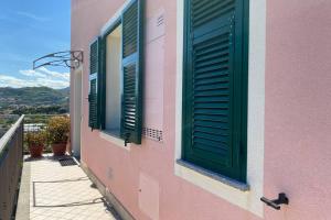 Luminoso Bilocale con Balcone a Borgio Verezzi