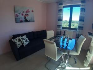 Apartman Bukaleta in Loznati