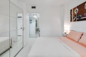 GuestHost - Sanremo Flat with Private Parking and NETFLIX