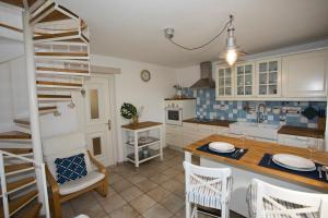 Lovely House with View Over Salt Pans TIMOR