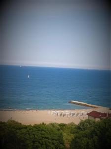 Prime location, Sea view flat near the Beach