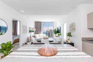 Hyde Beach House Luxury Condo-Resort condo