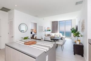 Hyde Beach House Luxury Condo-Resort condo