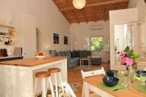 BLUE SKY COTTAGE, Kanouli beach