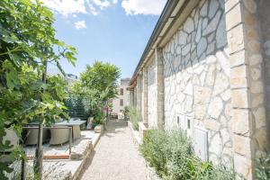 Absolutely perfect location minutes from old Town 