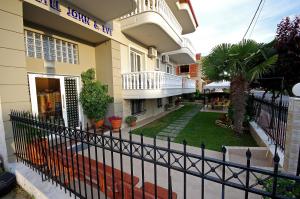 John & Eve Hotel Olympos Greece