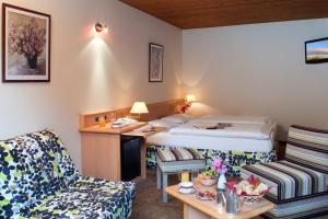 Hotels Logis Hostellerie Motel Au Bois Le Sire : Chambre Triple Supérieure