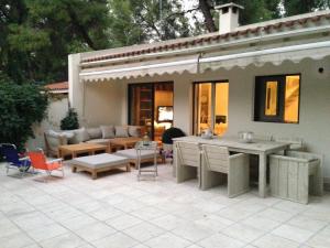 Sani Villa Leventis, Apollon and Sokrates Corner