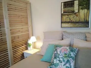 blue cielo sunny apartment - Áyios Yeóryios