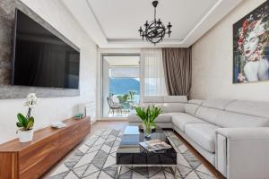 The View - Near the Beach with Stunning Views