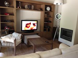 Sani Villa Leventis, Apollon and Sokrates Corner