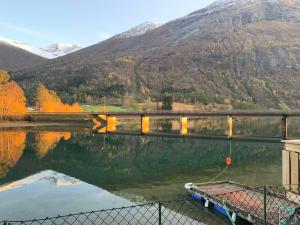 Stryn Crystal Apartments - Waterfront Apartment
